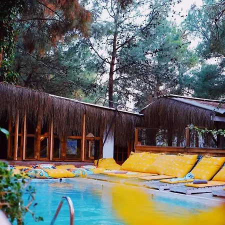 カイセルカヤ コテージズ